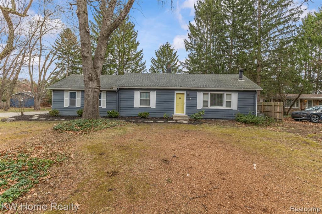 4215 Newton Road, Commerce Twp, MI 48390 — Photo 2