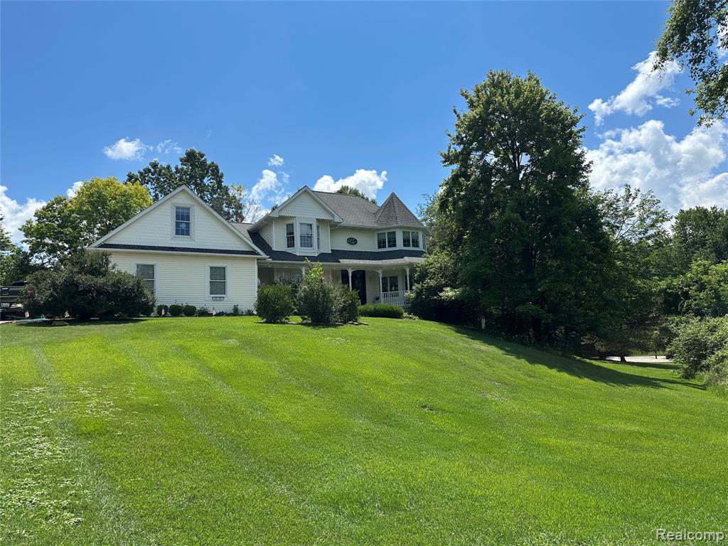 962 Hidden Valley Drive, Lake Orion, MI 48362
