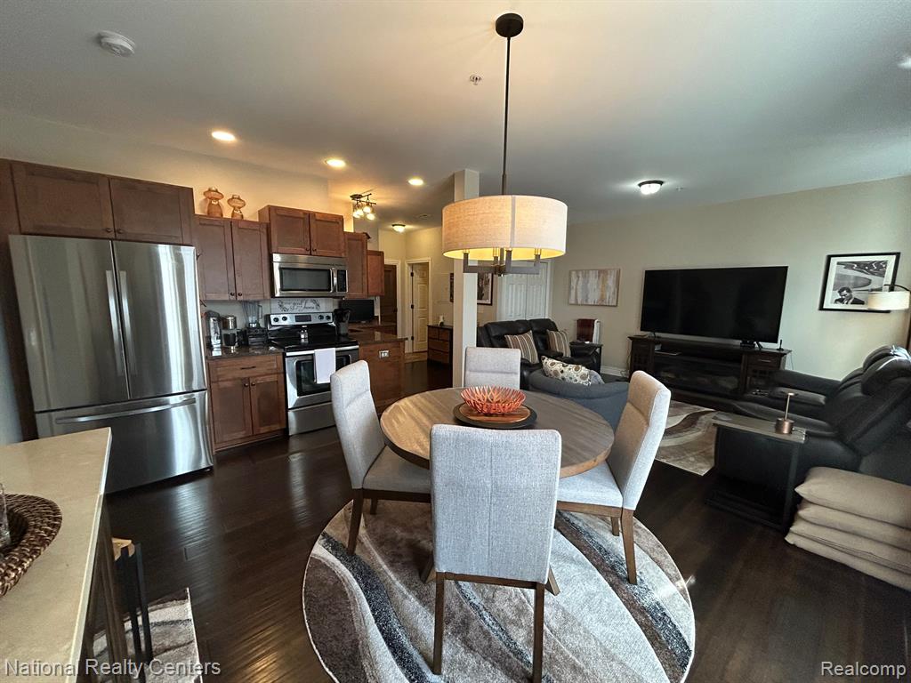 730 PENNIMAN Avenue, 207, Plymouth, MI 48170 — Photo 4