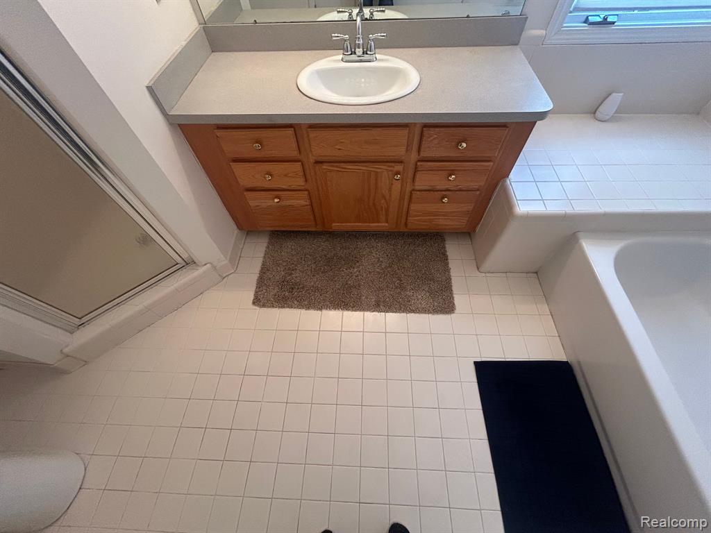 45401 DIAMOND POND Drive, Macomb, MI 48044 — Photo 9