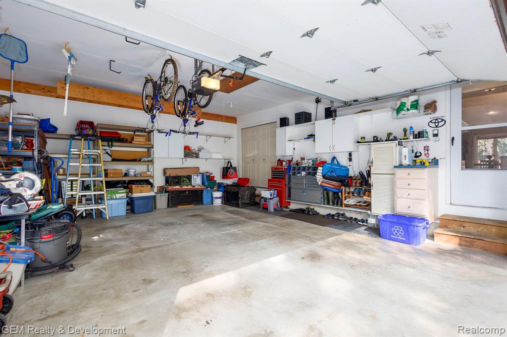 925 Sarah Road, Pinckney, MI 48169 — Photo 40