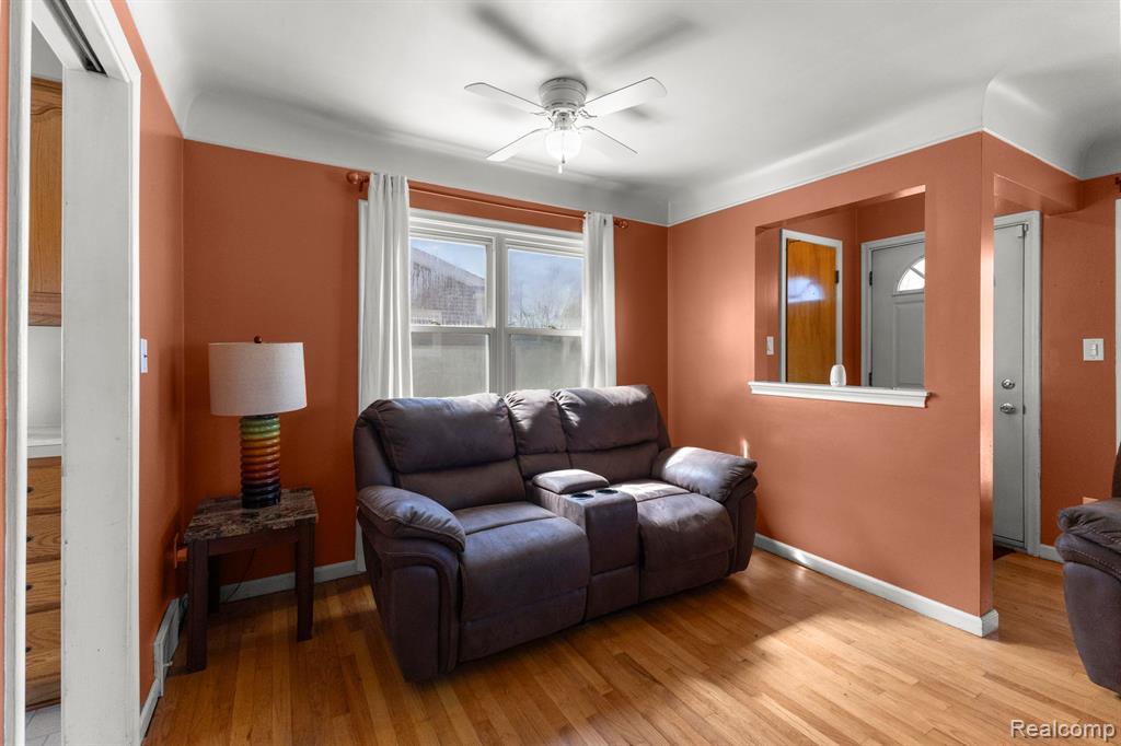 8246 LOCHDALE Street, Dearborn Heights, MI 48127 — Photo 9