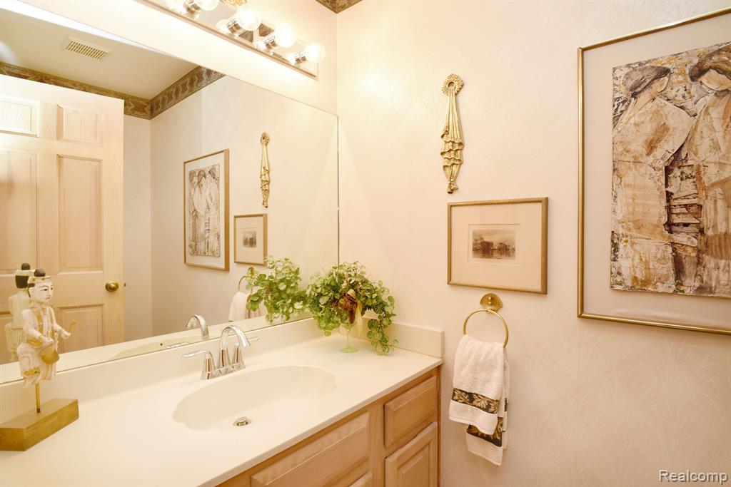 37738 AMBER Drive, Farmington Hills, MI 48331 — Photo 19