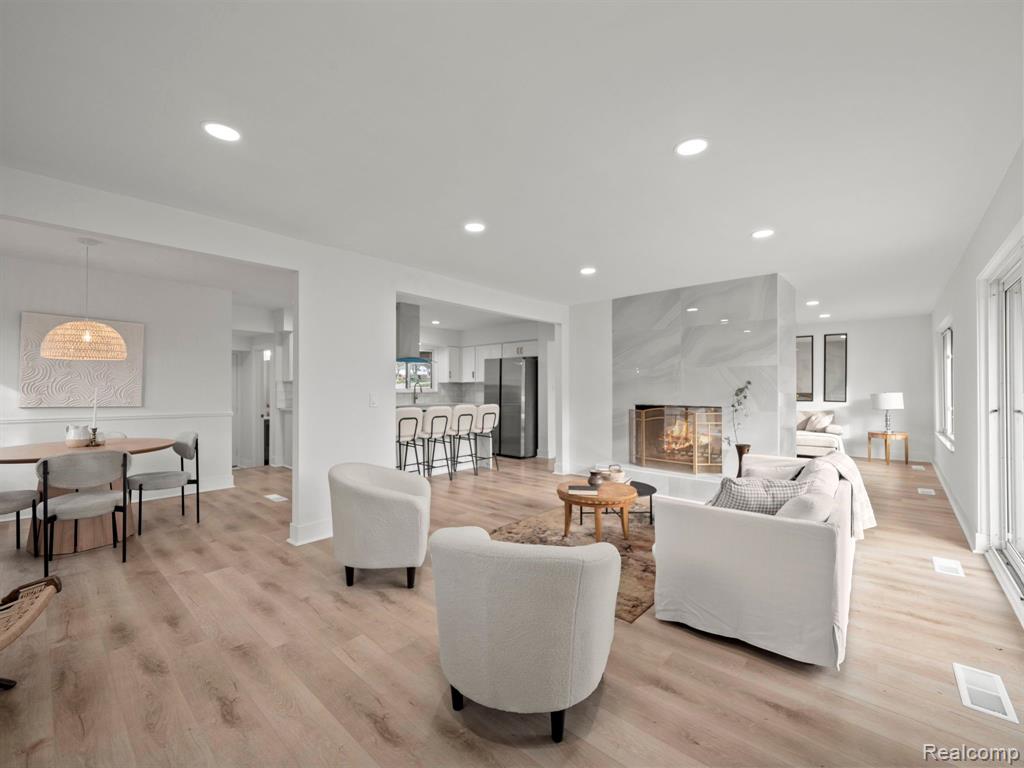 7011 WHITE PINE Drive, Bloomfield Hills, MI 48301 — Photo 2