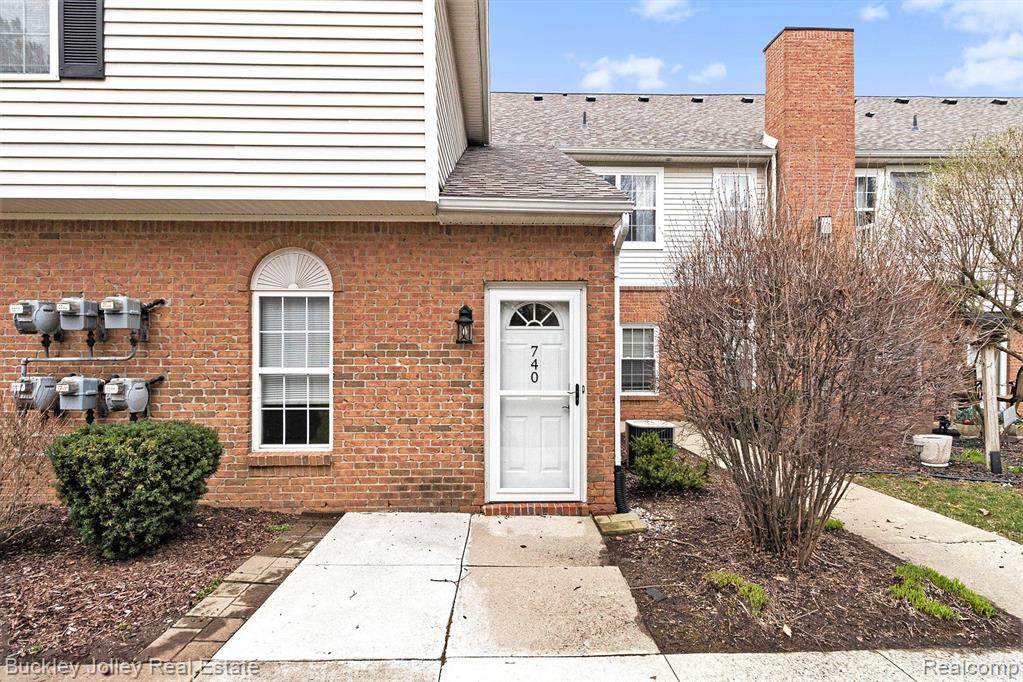 740 OLDE ENGLISH Circle, Howell, MI 48855 — Photo 17