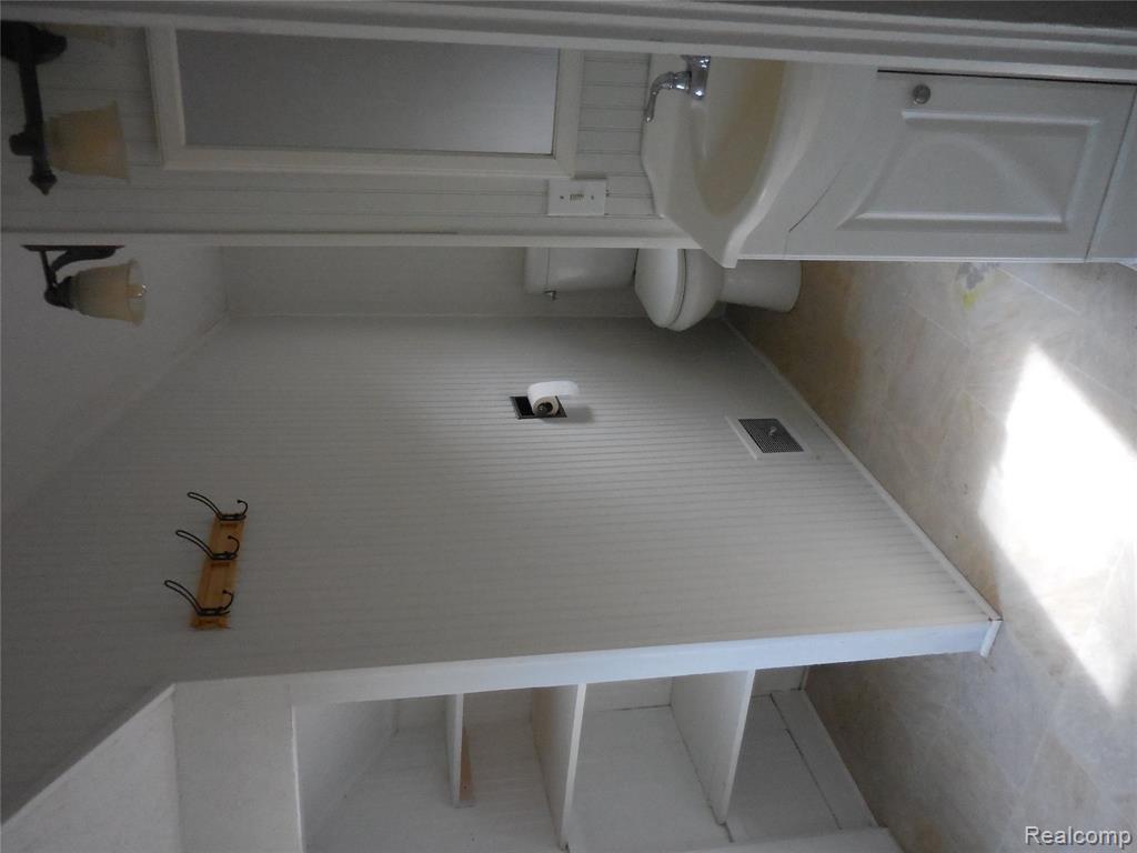 515 Skinner, Highland, MI — Photo 15