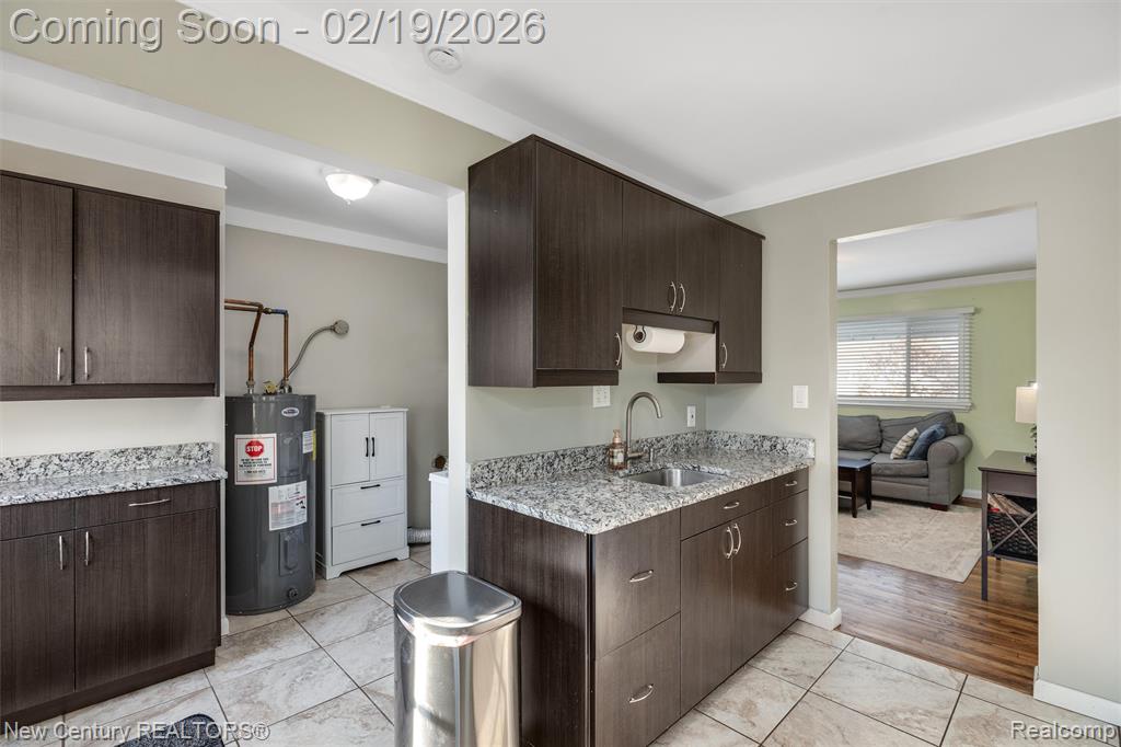 896 E Dallas Avenue, Madison Heights, MI 48071 — Photo 13