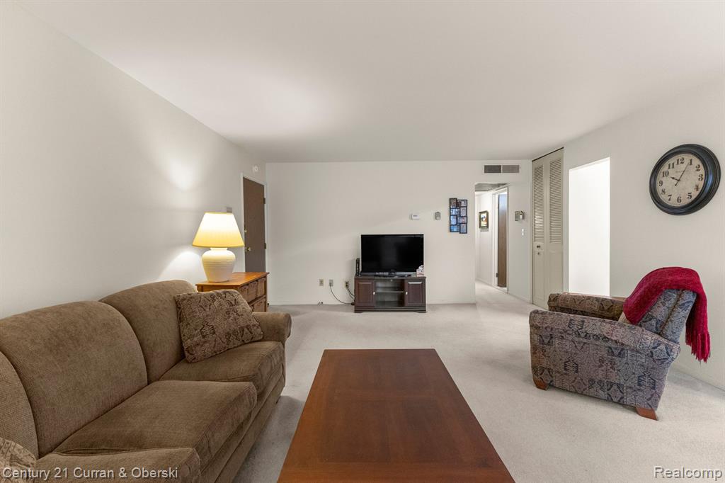 1852 COLONIAL VILLAGE Way, 3, Waterford, MI 48328 — Photo 6