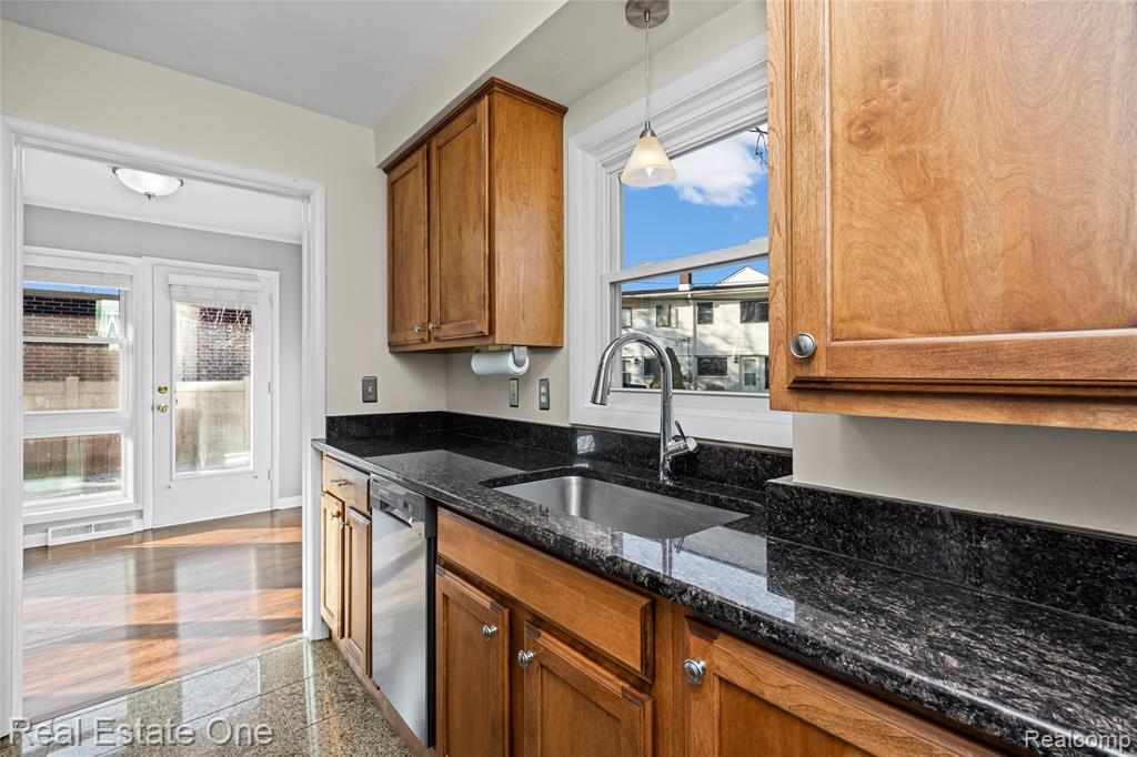 556 Bloomfield Court, Birmingham, MI 48009 — Photo 14