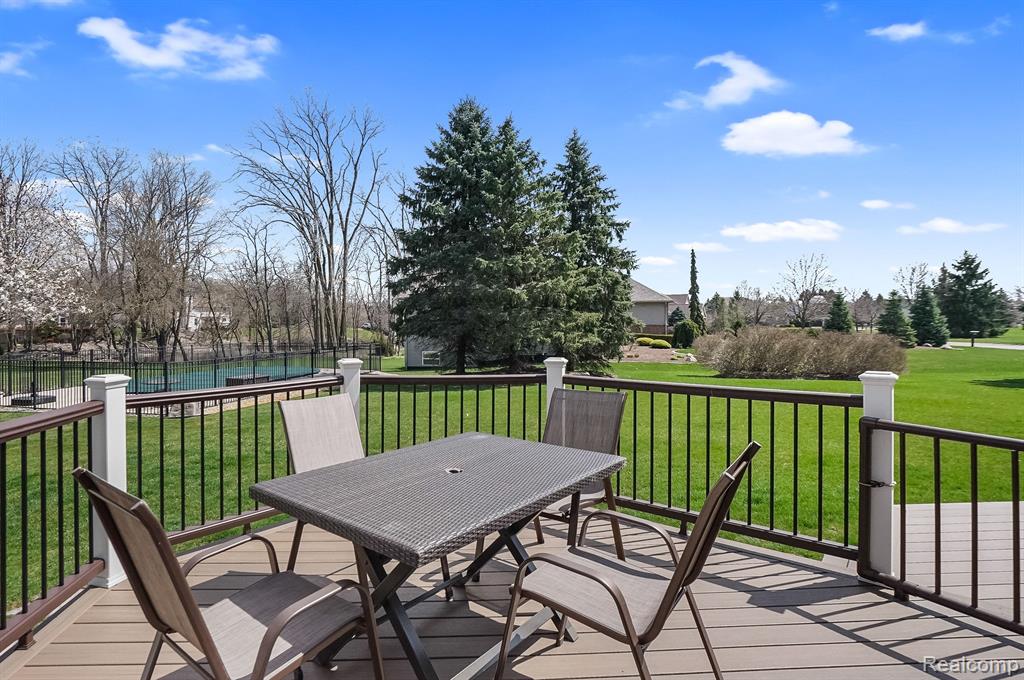 21191 GREENBRIAR Lane, South Lyon, MI 48178 — Photo 38