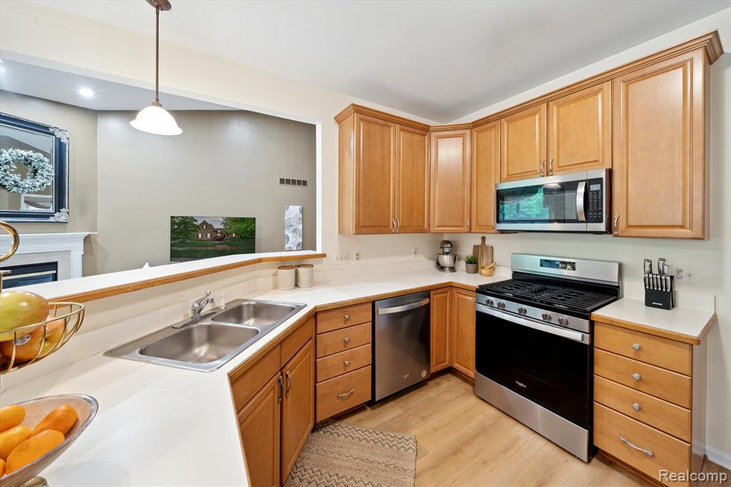 42259 WHITE HART Boulevard, Canton, MI 48188 — Photo 20