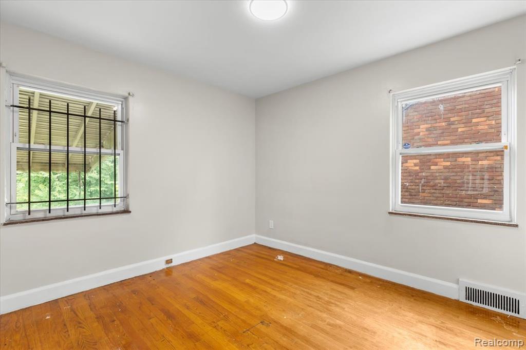 11110 Wayburn Street, Grosse Pointe, MI 48224 — Photo 13