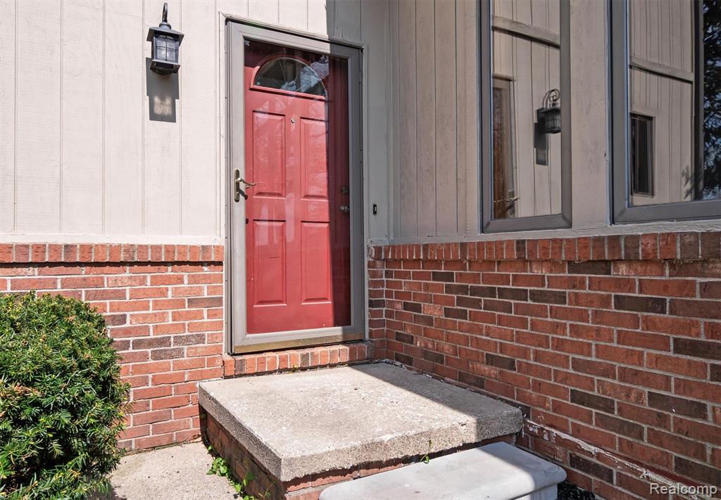 5461 Putnam Drive, West Bloomfield, MI 48323 — Photo 2