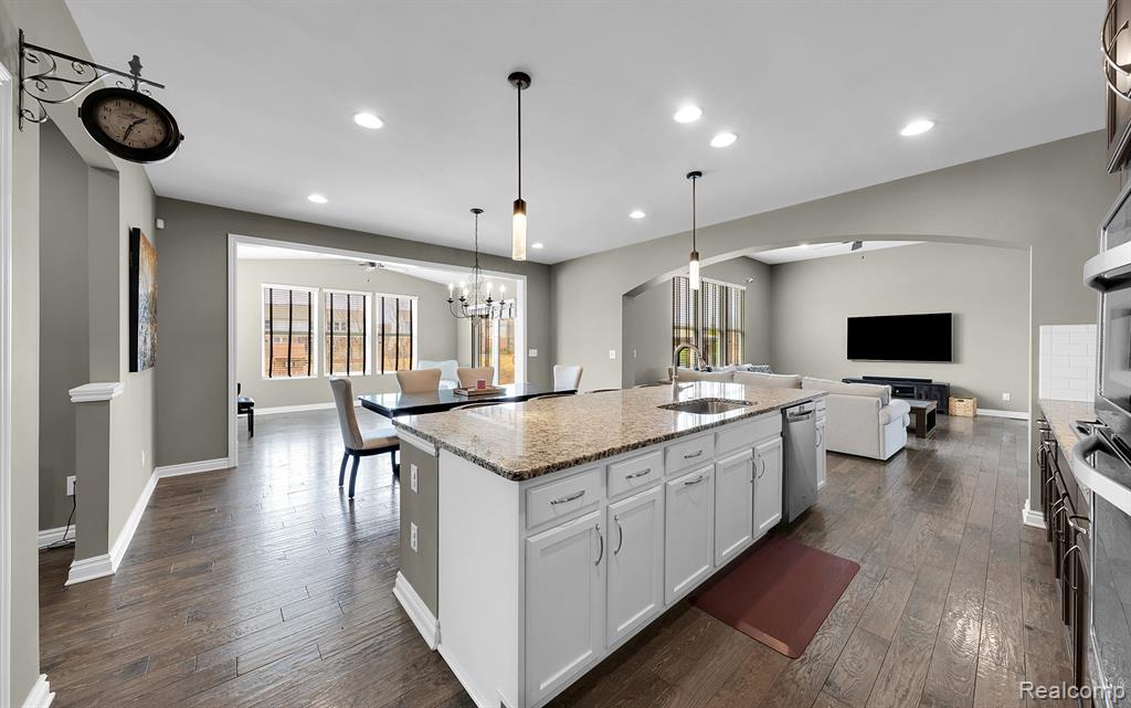 49473 CRANBROOK Drive, Macomb, MI 48044 — Photo 10