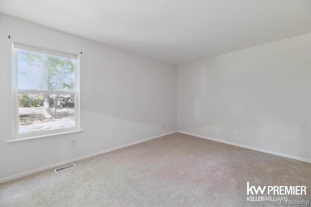 9301 Cardwell Street, Livonia, MI 48150 — Photo 19