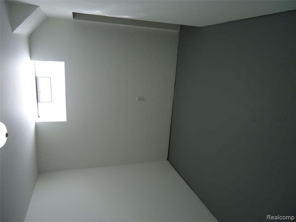 829 HUDSON Street, Wyandotte, MI 48192 — Photo 39