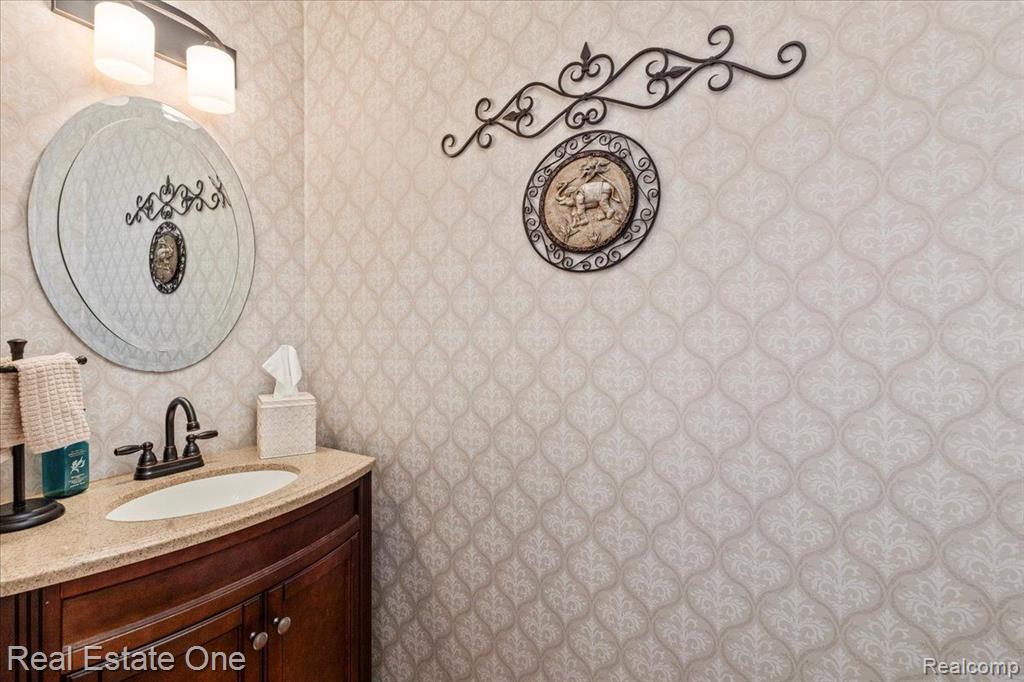 566 BAY POINTE Drive, Oxford, MI 48371 — Photo 29