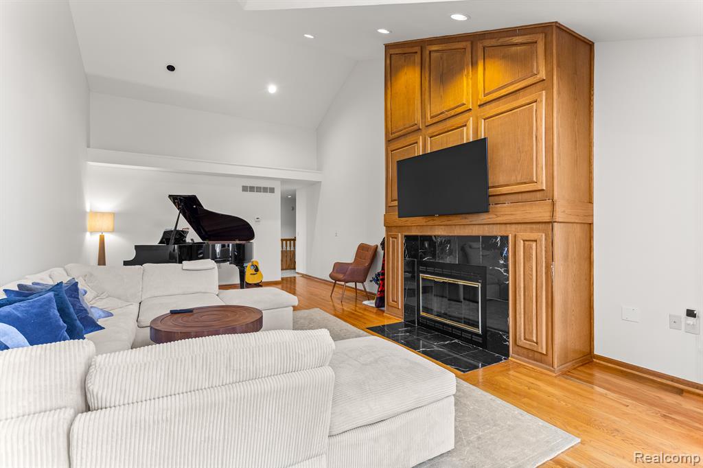 812 N BEECH DALY Road, Dearborn Heights, MI 48127 — Photo 6