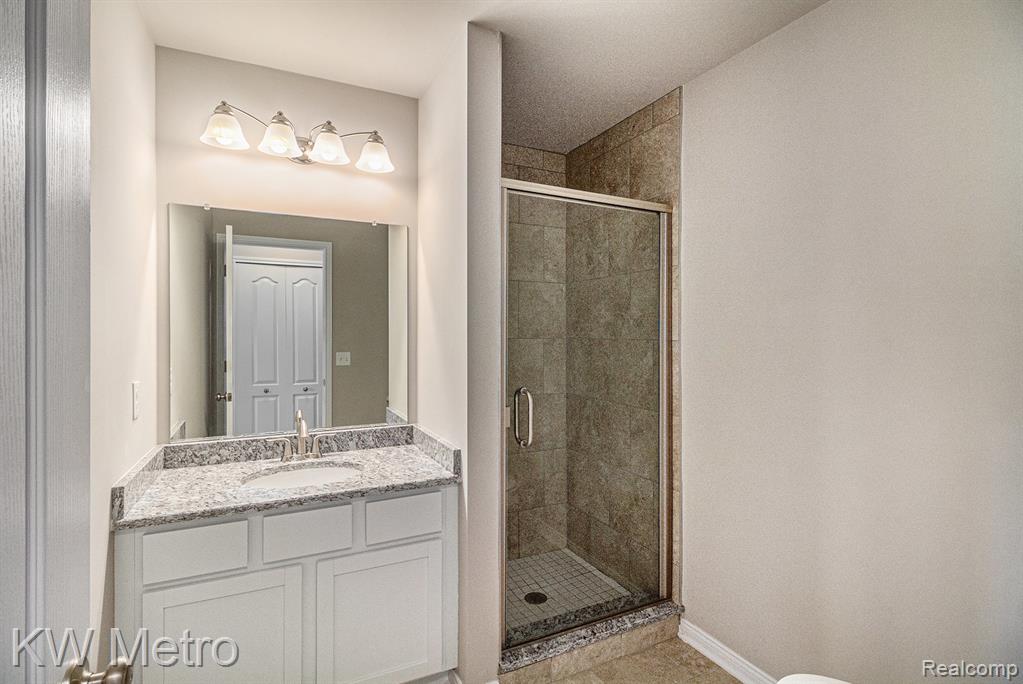 215 Whispering Pines Drive, 12, Fenton, MI 48430 — Photo 11
