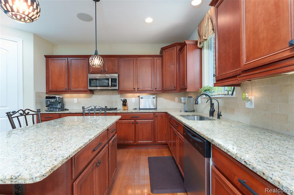 24455 Glenwood Drive, South Lyon, MI 48178 — Photo 22