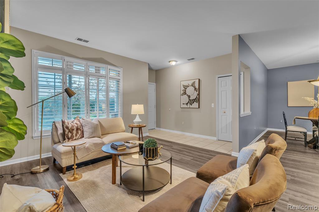 5589 TWIN OAKS Drive, Sterling Heights, MI 48314 — Photo 10