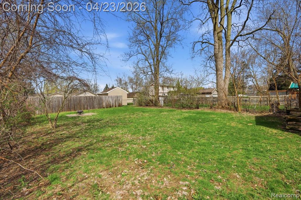 4008 Woodmere Drive, Waterford, MI 48329 — Photo 27