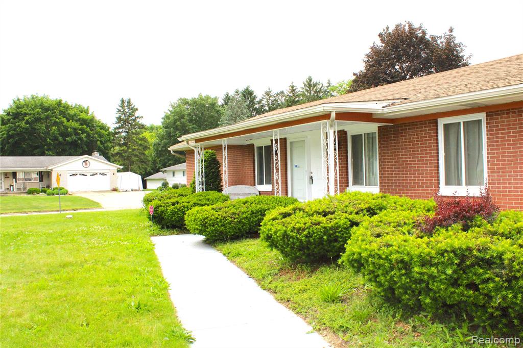 5095 Camborne Court, Flint, MI 48504 — front exterior