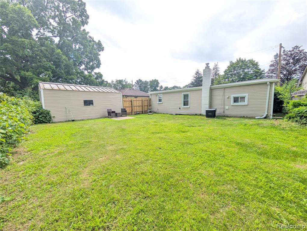 9032 Deering Street, Livonia, MI 48150 — Photo 14