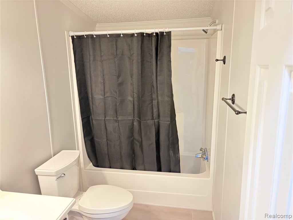 11312 N Lake Drive, Fenton, MI 48430 — Photo 18