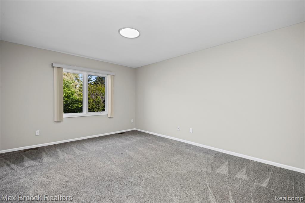 6664 Apple Blossom Trail, West Bloomfield, MI — Photo 44