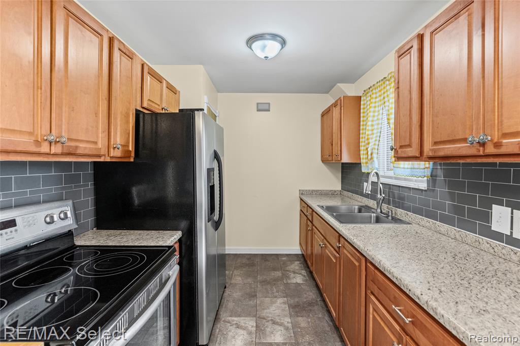 4075 Bristolwood Drive, Flint, MI 48507 — Photo 27