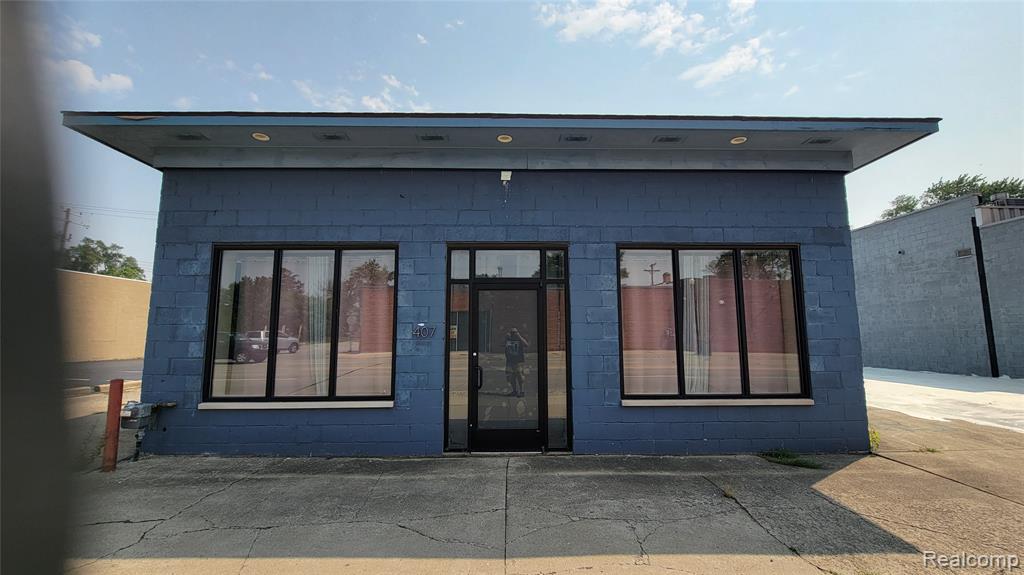 407 W 9 Mile Road, Hazel Park, MI 48030 — Photo 2