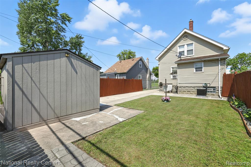 1041 Adeline Street, Highland Park, MI 48203 — Photo 23