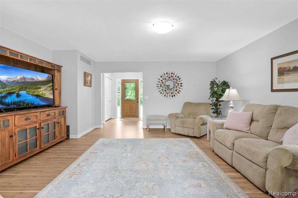 9587 Harmon Lane, South Lyon, MI 48178 — Photo 7