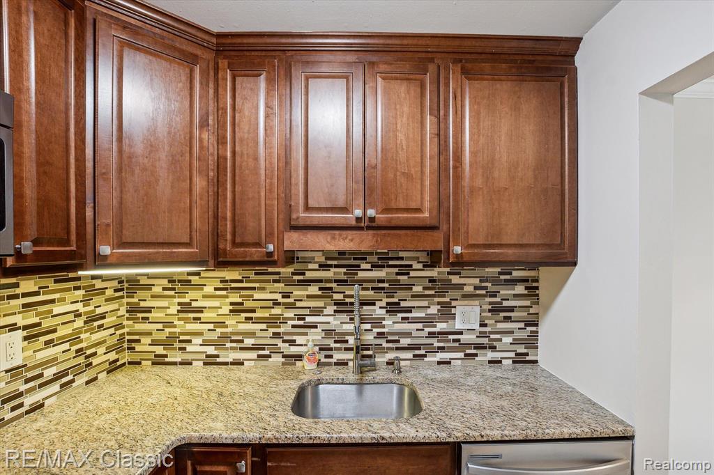 4905 CROOKS Road, A11, Royal Oak, MI 48073 — Photo 19