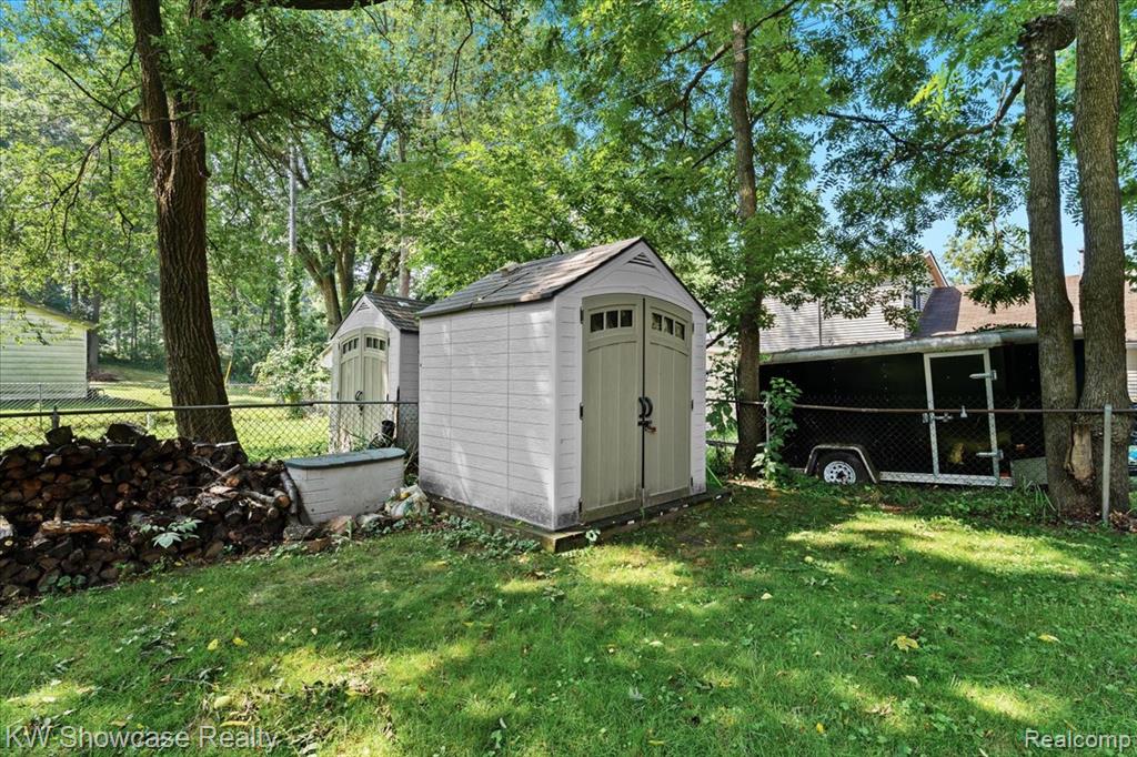 4665 Lakeborn Drive, White Lake, MI 48383 — Photo 30