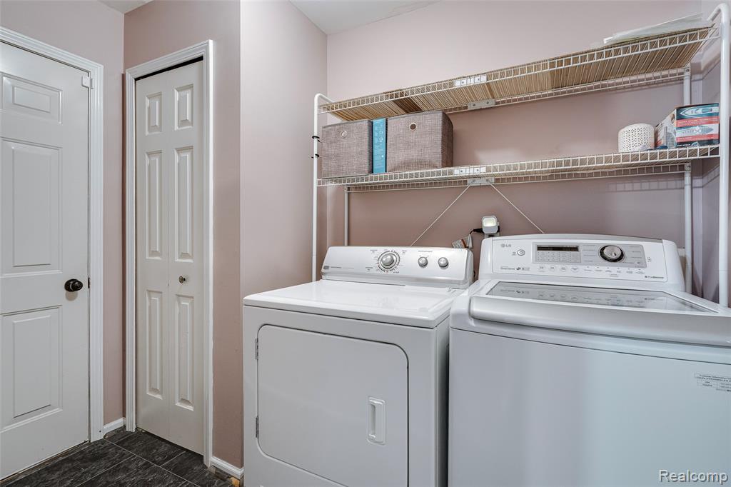 834 Natures Cove Court, Wixom, MI — Photo 11