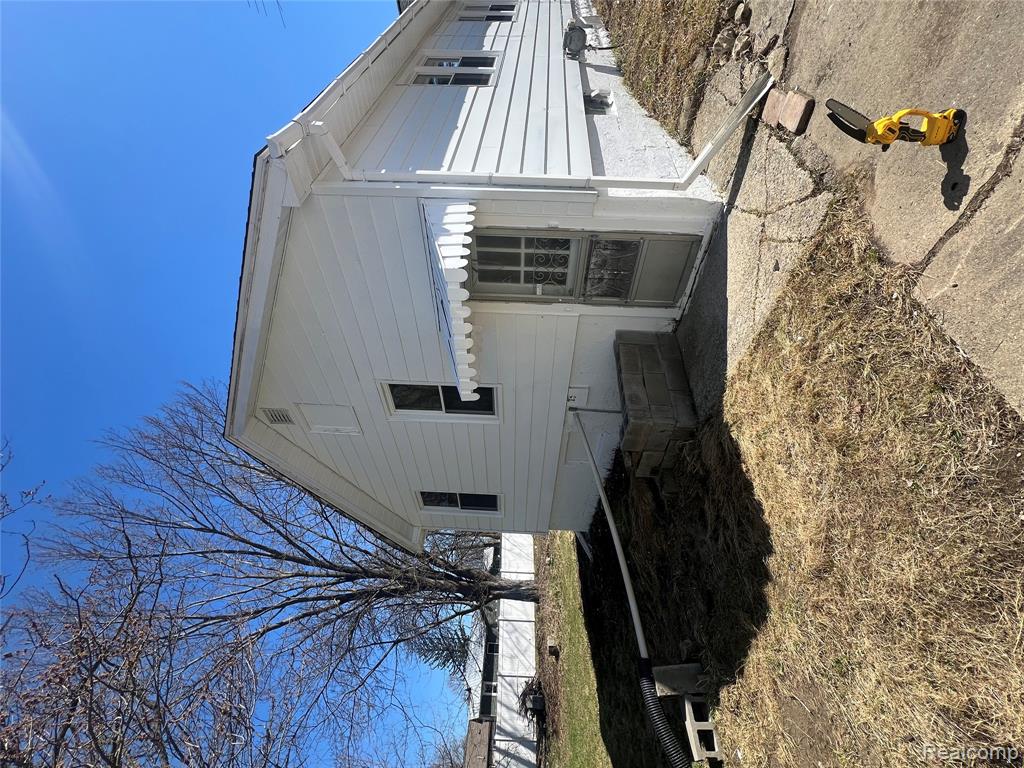 1031 E Pine Avenue, Mount Morris, MI 48458 — Photo 2