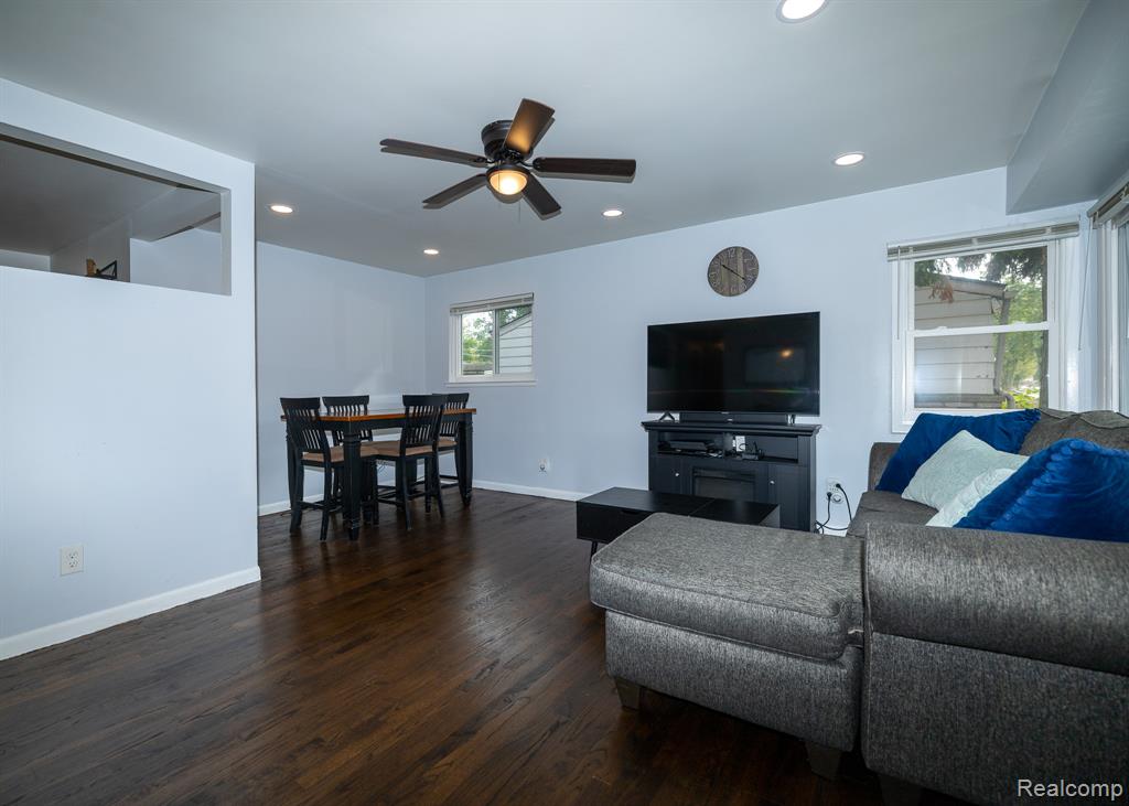 853 E Lincoln Avenue, Madison Heights, MI 48071 — Photo 5