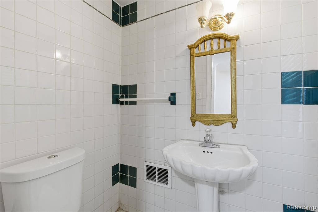 7758 Reuter Street, Dearborn, MI 48126 — Photo 13
