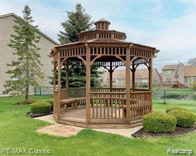 612 Pointe Drive, Walled Lake, MI 48390 — Photo 27