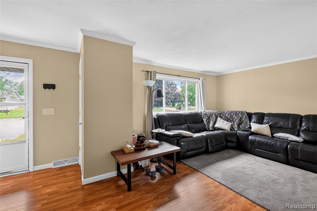 2312 Darwin Lane, Saginaw, MI 48603 — Photo 6