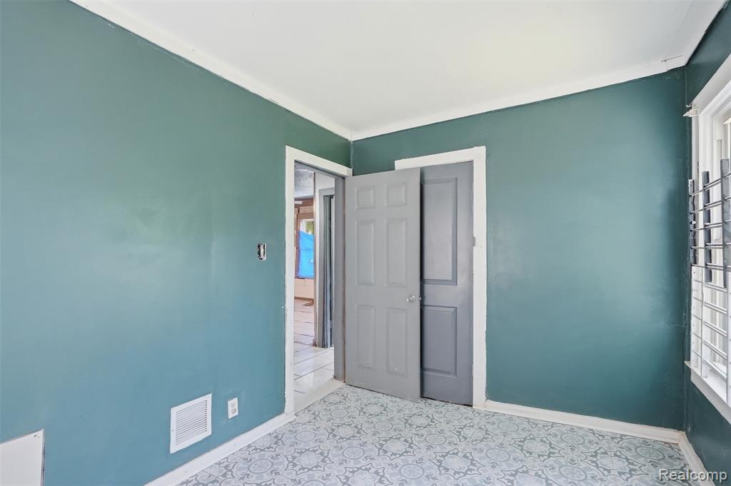 9388 Ward Street, Detroit, MI 48228 — Photo 13