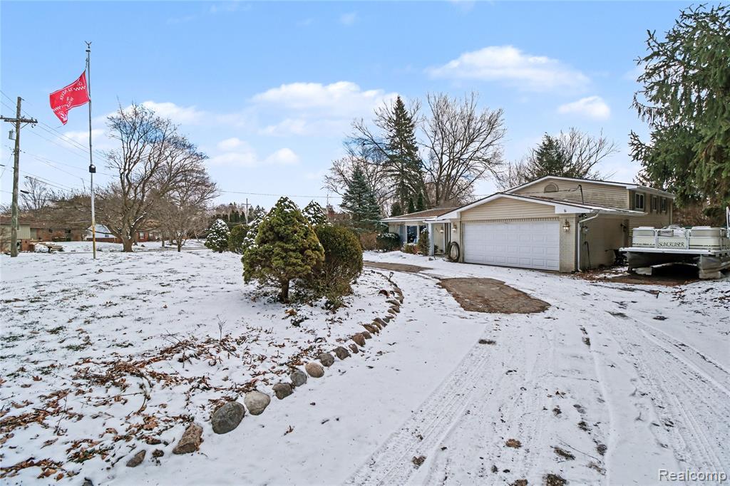 5597 Leafwood Drive, Commerce Twp, MI 48382 — Photo 28