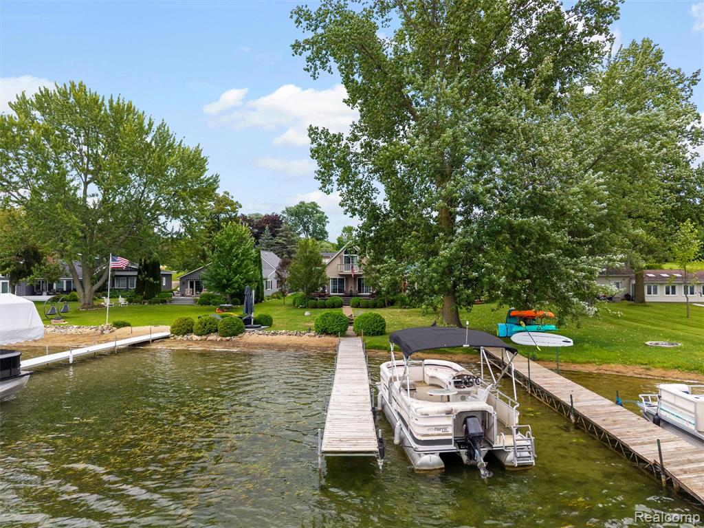 6102 Lakeview Park Drive, Linden, MI 48451 — Photo 2