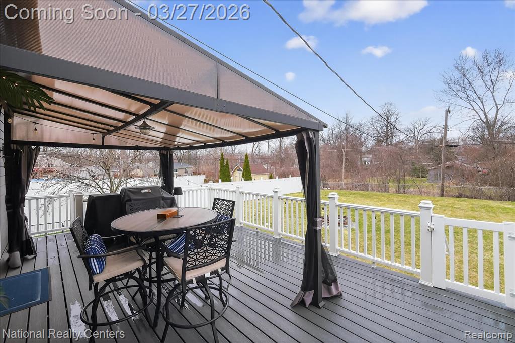 946 Dunreath Street, Wolverine Lake, MI 48390 — Photo 54
