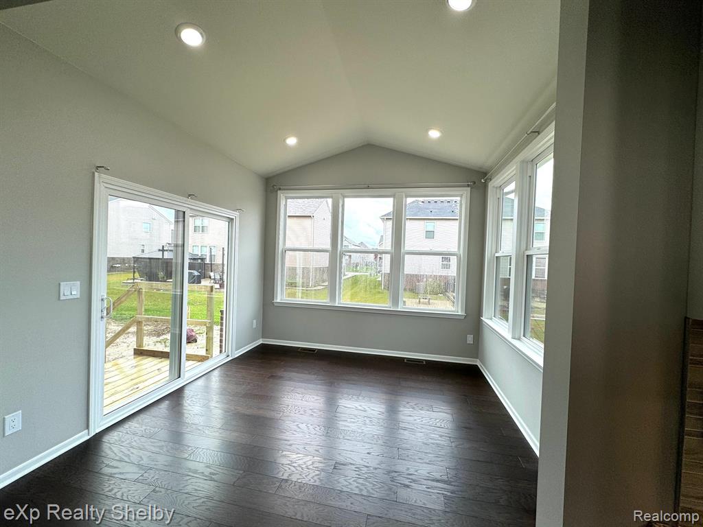 49477 Hummel Dr, Macomb, MI 48044 — Photo 16