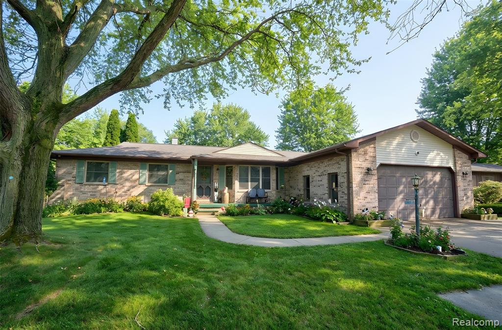 6076 E Carpenter Road, Flint, MI 48506 — front exterior