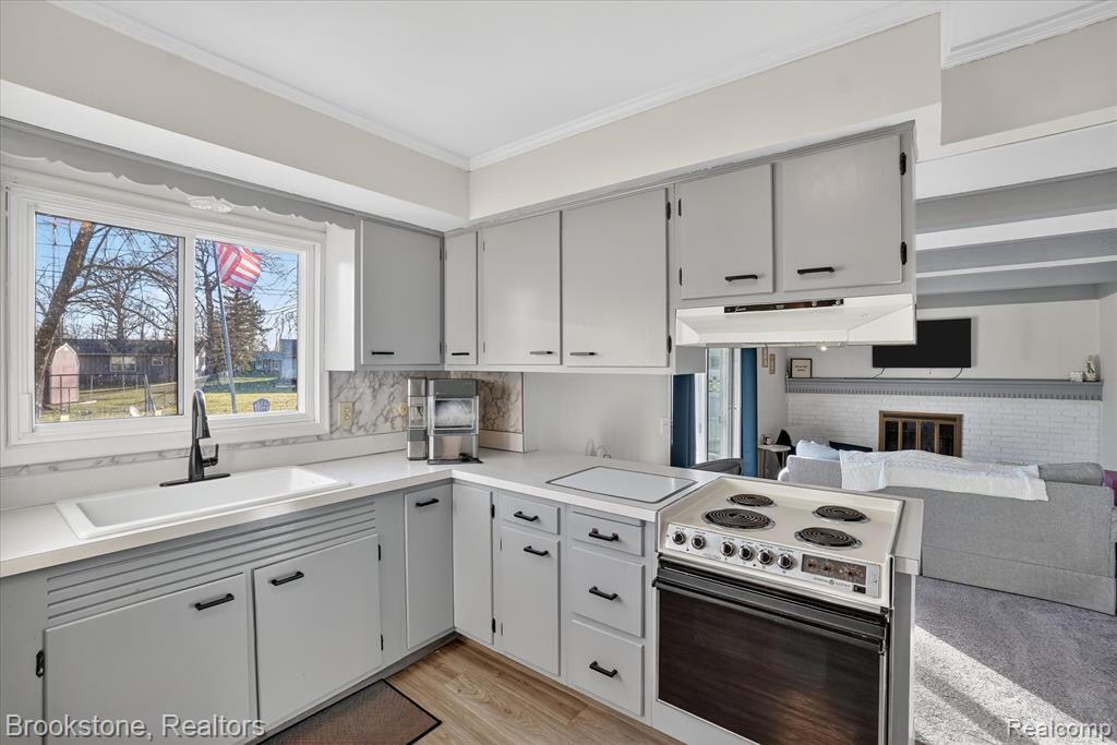 6227 McKenzie Drive, Flint, MI 48507 — Photo 17