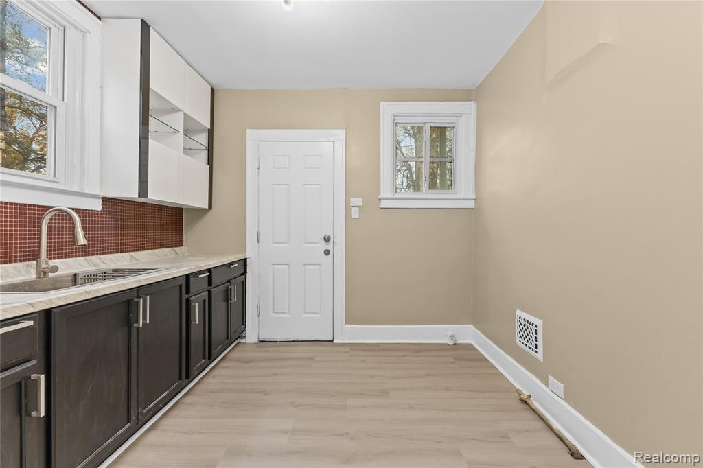 13558 Pinehurst Street, Detroit, MI 48238 — Photo 8